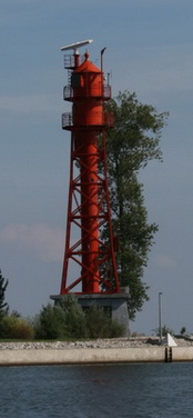 Radar-Leuchtturm-Baum an S-Ende des Kanal Piastowski